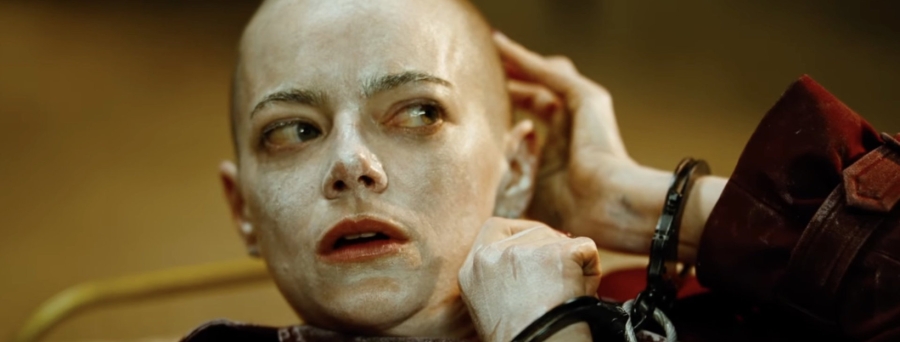 Bugonia: pel&iacute;cula que disecciona la conspiraci&oacute;n contempor&aacute;nea