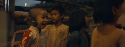 Madeleine Yuna Voyles interpreta a Alfie en la pel&iacute;cula &ldquo;The Creator&rdquo; (Foto: 20th Century Studios)